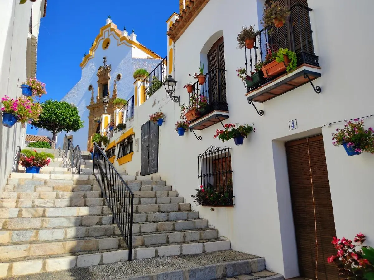 Spacious Beachfront Town House In Estepona With Fully Equipped Kitchen, Pools, Garden, Sea View 0*,