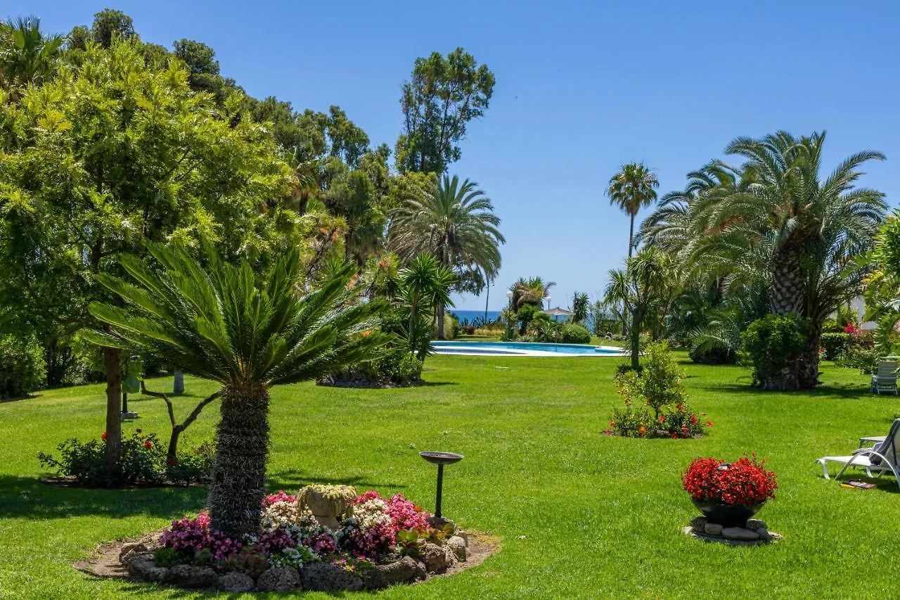 Spacious Beachfront Town House In Estepona With Fully Equipped Kitchen, Pools, Garden, Sea View