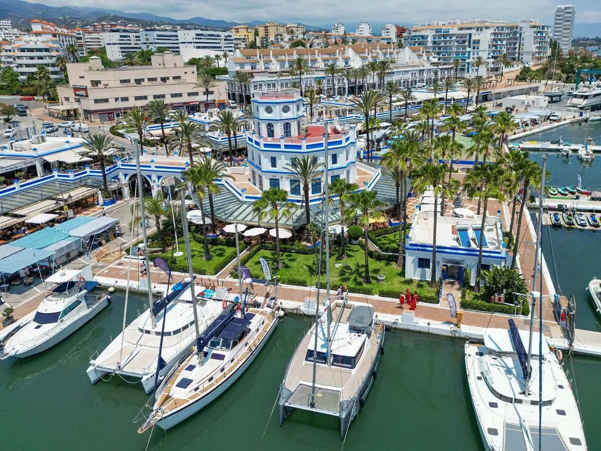 Spacious Beachfront Town House In Estepona With Fully Equipped Kitchen, Pools, Garden, Sea View