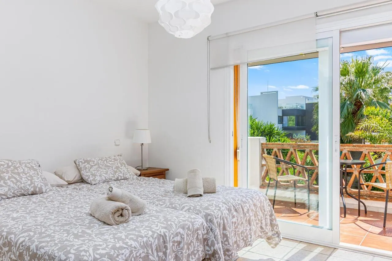Spacious Beachfront Town House In Estepona With Fully Equipped Kitchen, Pools, Garden, Sea View Holiday home