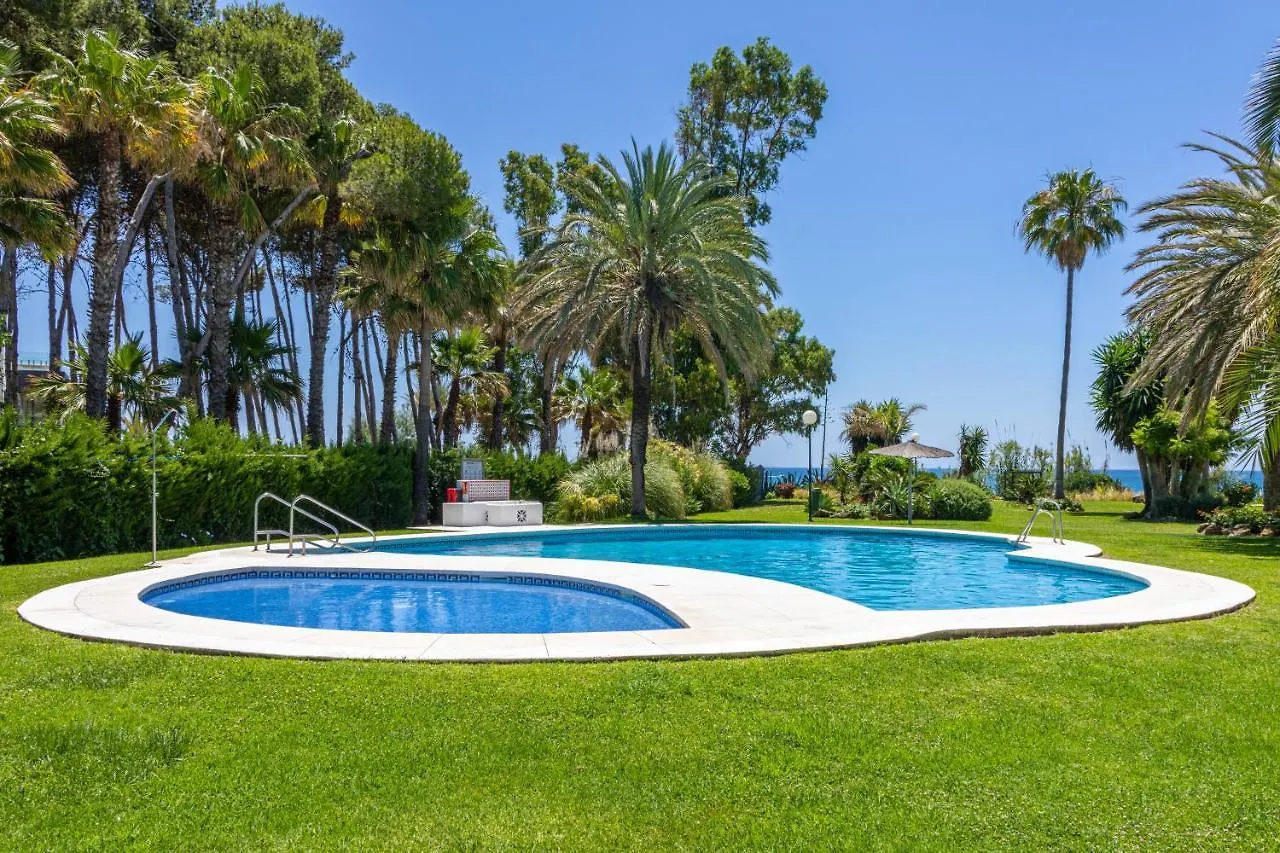 Spacious Beachfront Town House In Estepona With Fully Equipped Kitchen, Pools, Garden, Sea View