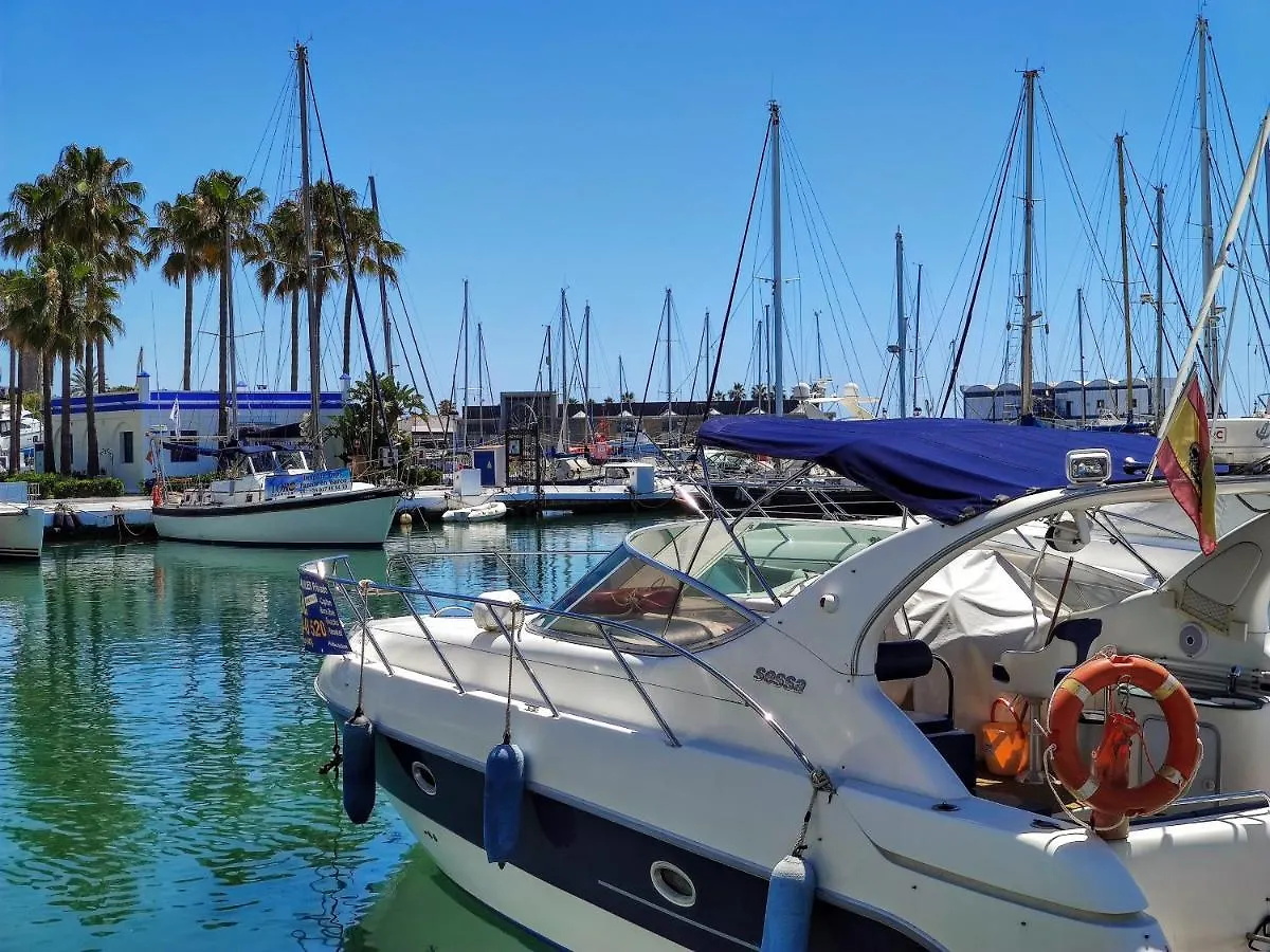 Prázdninový dům Spacious Beachfront Town House In Estepona With Fully Equipped Kitchen, Pools, Garden, Sea View