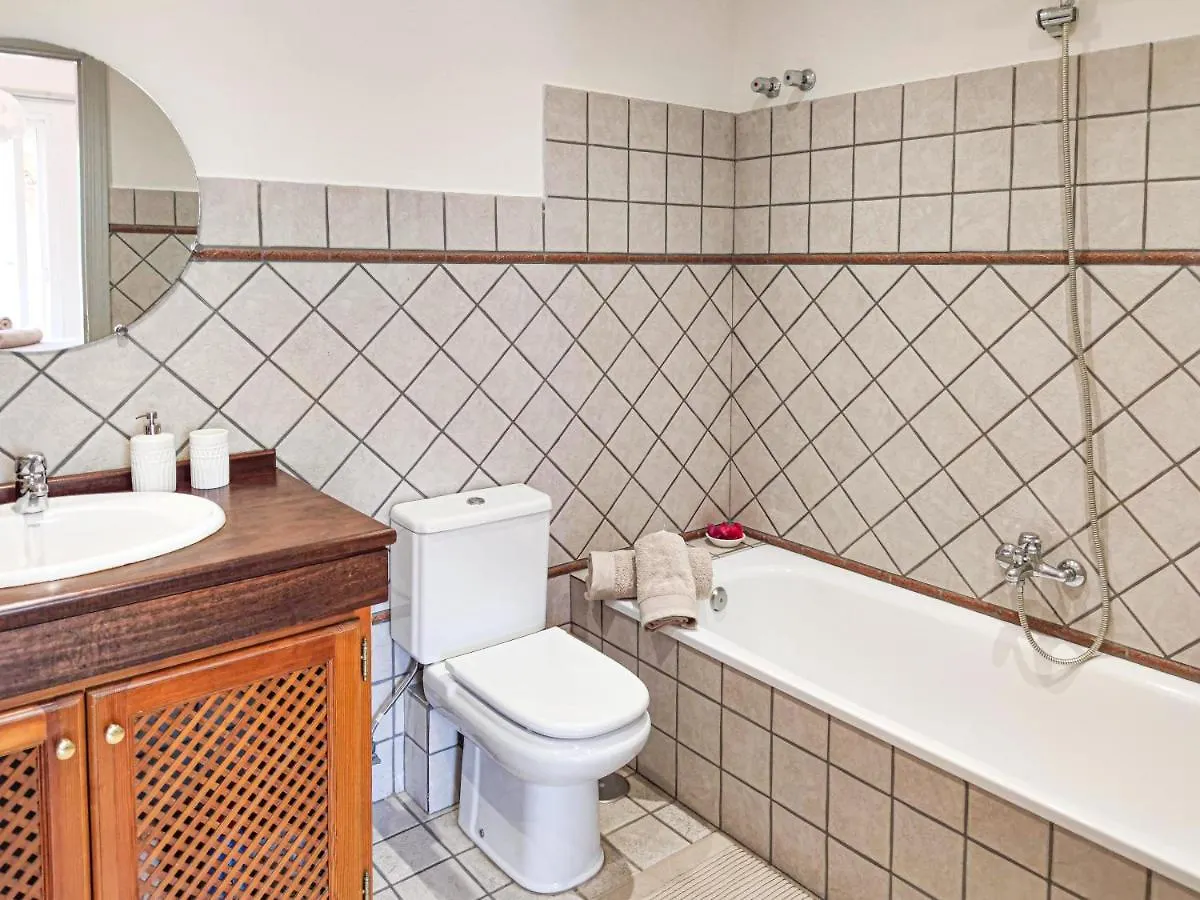 Spacious Beachfront Town House In Estepona With Fully Equipped Kitchen, Pools, Garden, Sea View Prázdninový dům